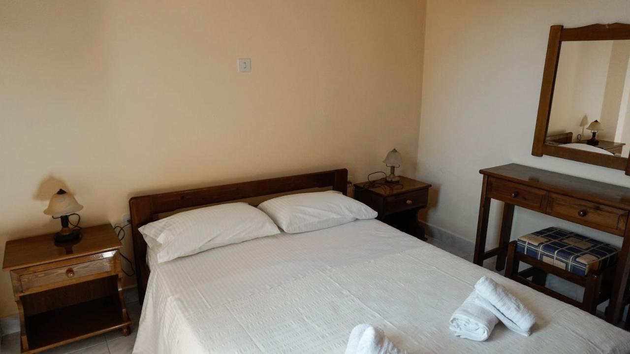 Soula Rooms Kini Exterior photo