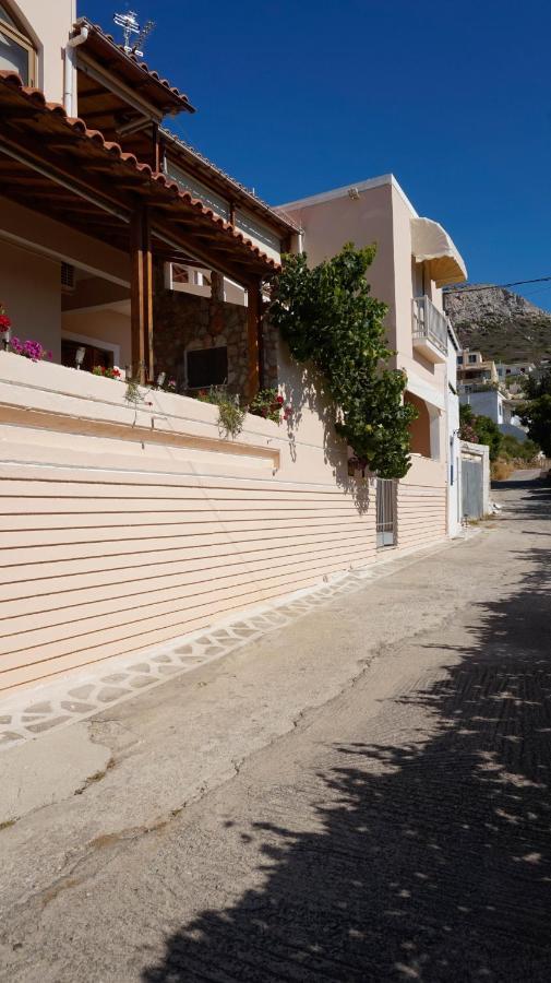 Soula Rooms Kini Exterior photo