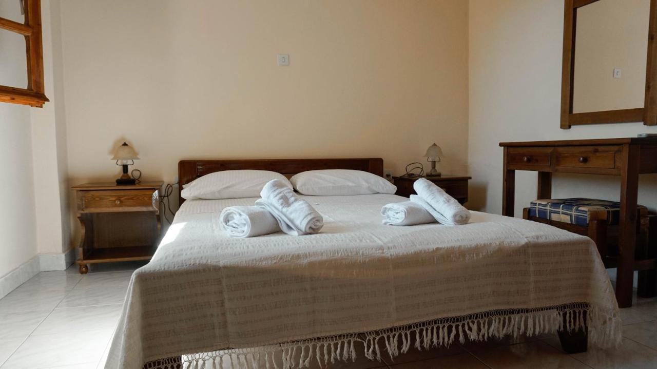 Soula Rooms Kini Exterior photo