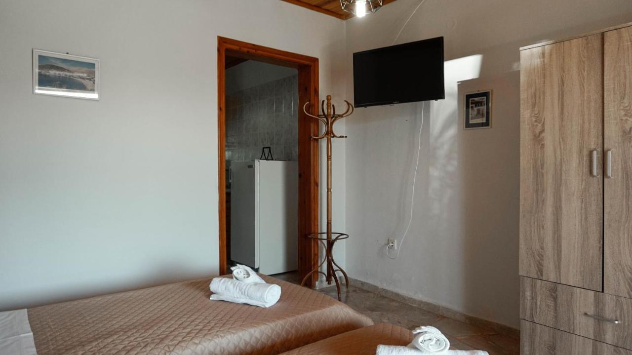 Soula Rooms Kini Exterior photo