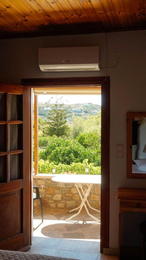 Soula Rooms Kini Exterior photo