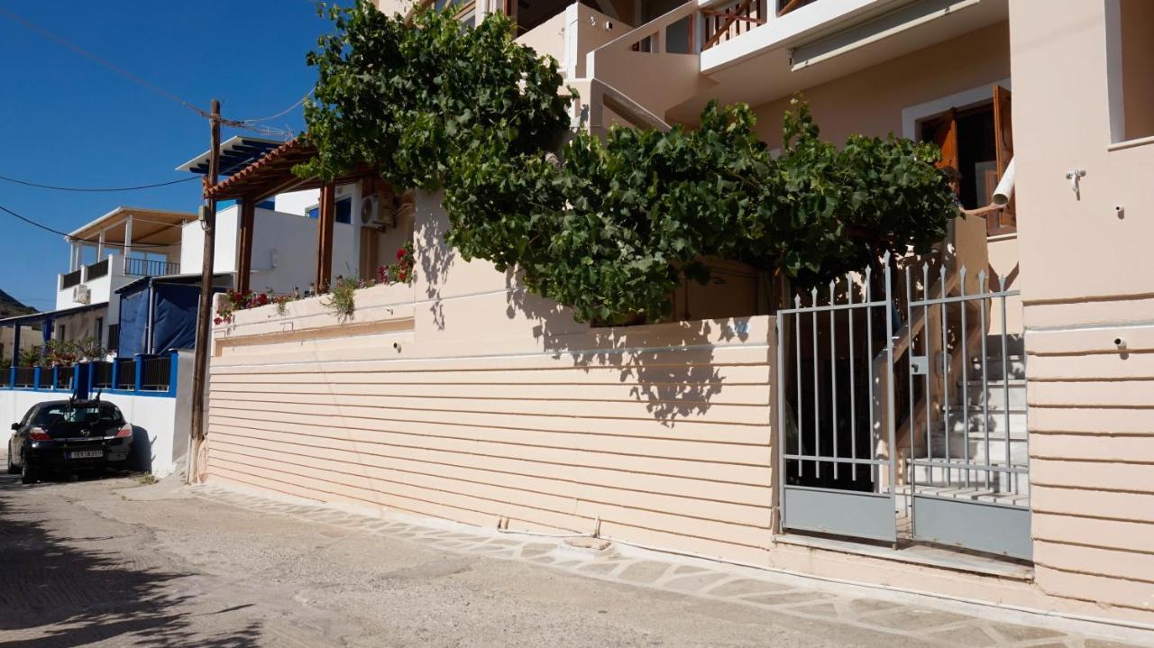Soula Rooms Kini Exterior photo