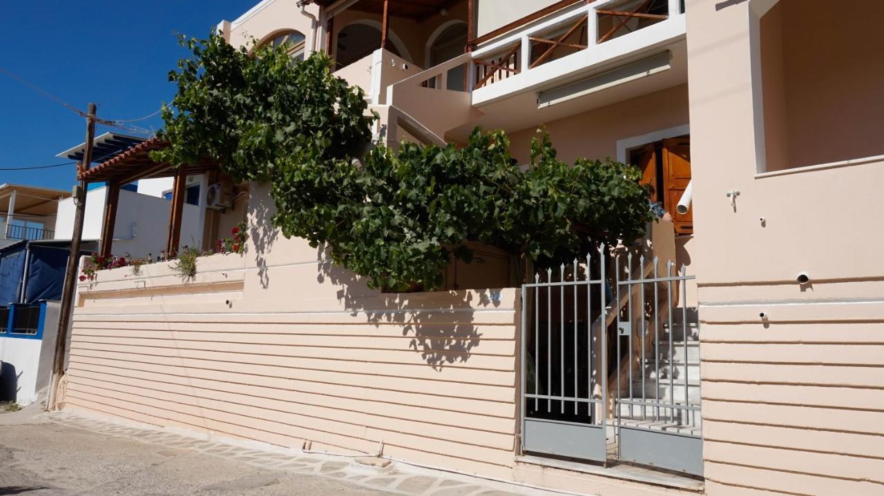 Soula Rooms Kini Exterior photo